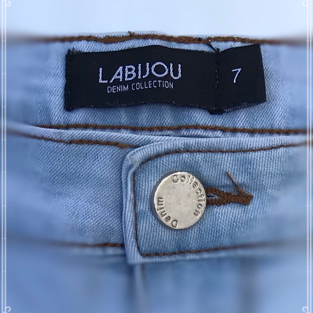 A pair of jeans